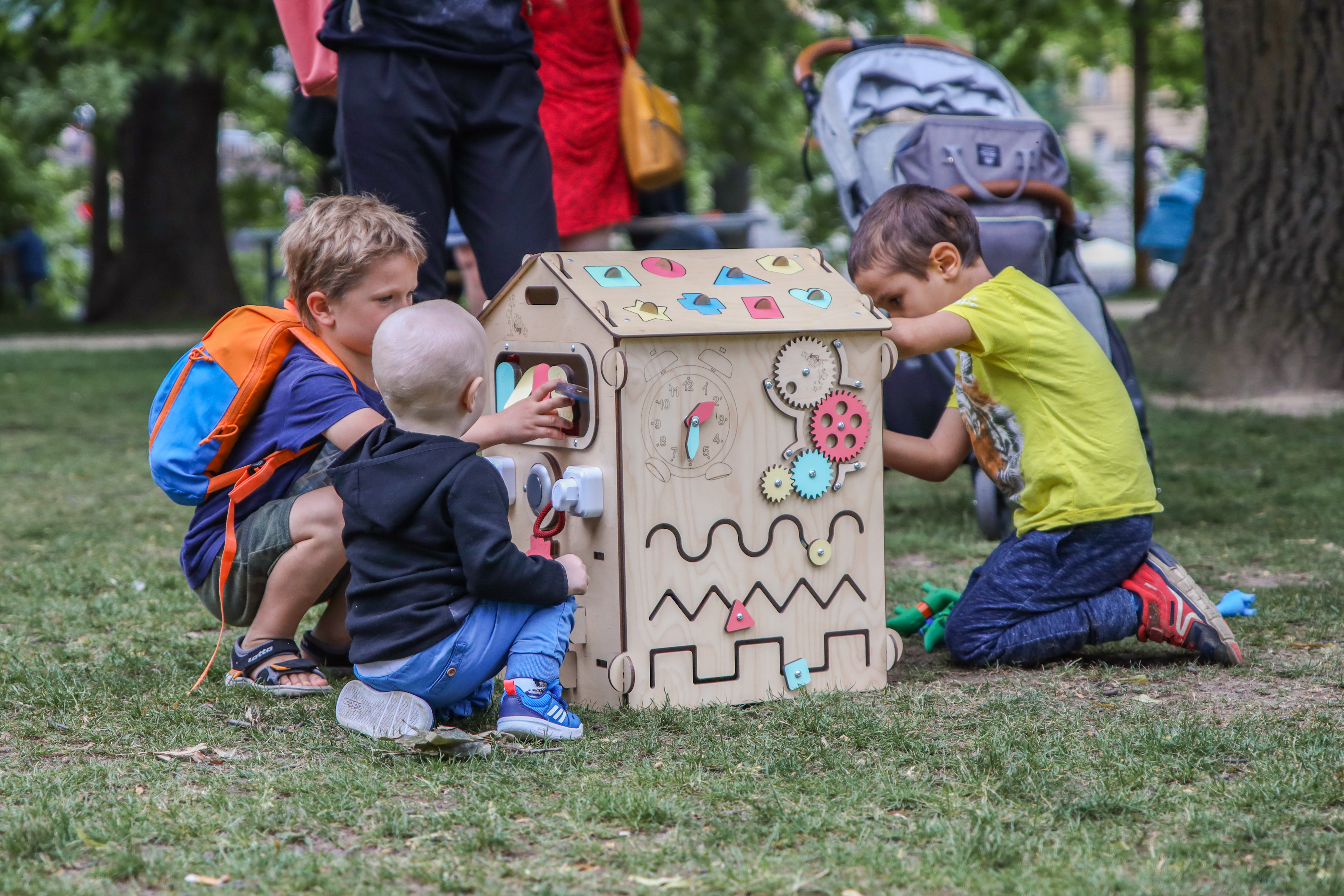 Activity board BusyKids - domček natura